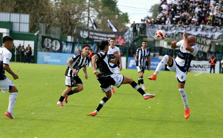 Cipolletti cayó ante San Martín de Formosa en San Francisco, Córdoba. Fotos: Omar Novoa. Cipolletti cayó ante San Martín de Formosa en San Francisco, Córdoba. Fotos: Omar Novoa.