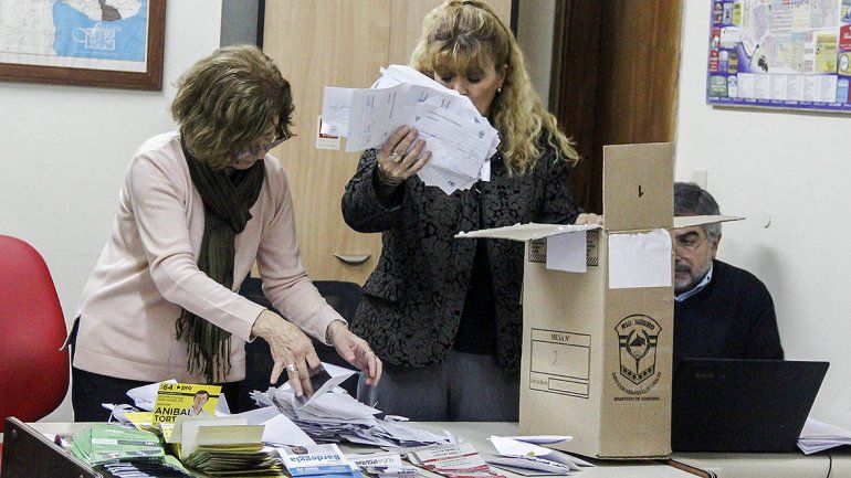 El escrutinio se frenó en el 10%: Juntos gana por 55 votos