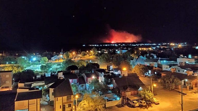 El viento complicó las tareas para controlar el fuego en Las Grutas