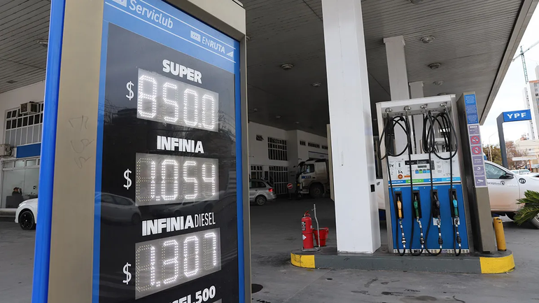 A partir del 1 de abril la petrolera YPF aumentará el precio de su nafta en alrededor de un 2%.