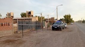 El lugar donde fue asesinado el joven de 20 años, en Circunvalación Perón y la calle Serafín González. Le habrían disparado desde una camioneta. | LMCipolletti.com El lugar donde fue asesinado el joven de 20 años, en Circunvalación Perón y la calle Serafín González. Le habrían disparado desde una camioneta.