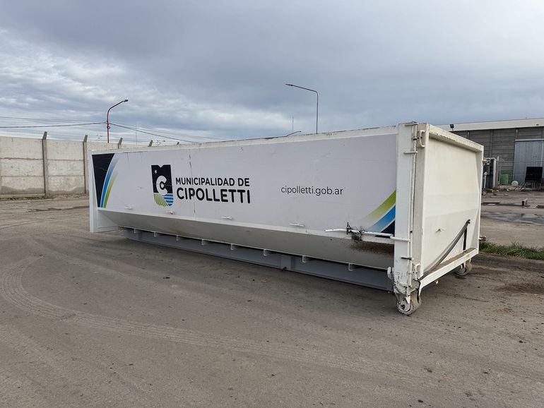 Se colocan dos contenedores tipo roll off de 24 metros y otros dos de 6 metros de extensión.