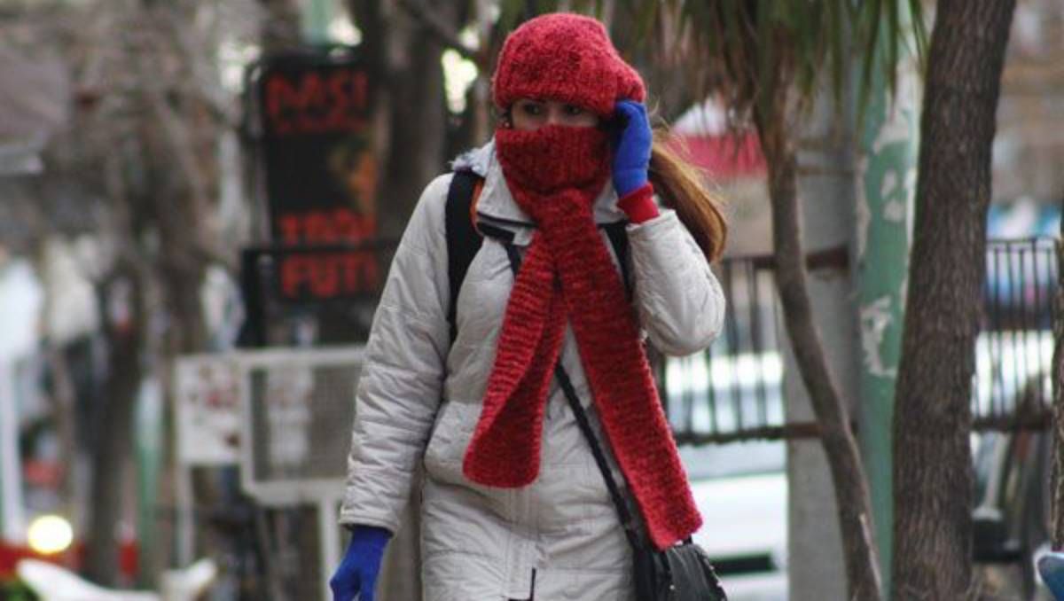 Frío bajo cero y viento en Cipolletti: a cuánto llegarán las ráfagas este martes