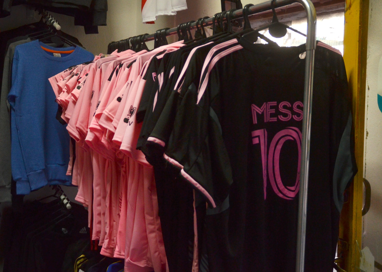 Dónde se consigue y cuánto sale la camiseta de Messi
