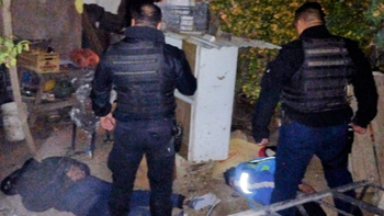 Dos sujetos fueron descubiertos en el patio de una vivienda cuando pretendían robar en General Roca.