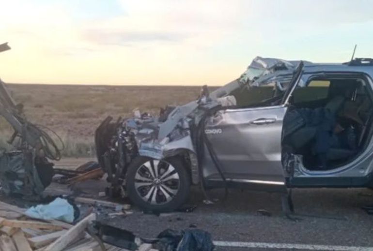 Un conductor murió tras quedarse dormido y chocar contra la carga de un camión en Neuquén