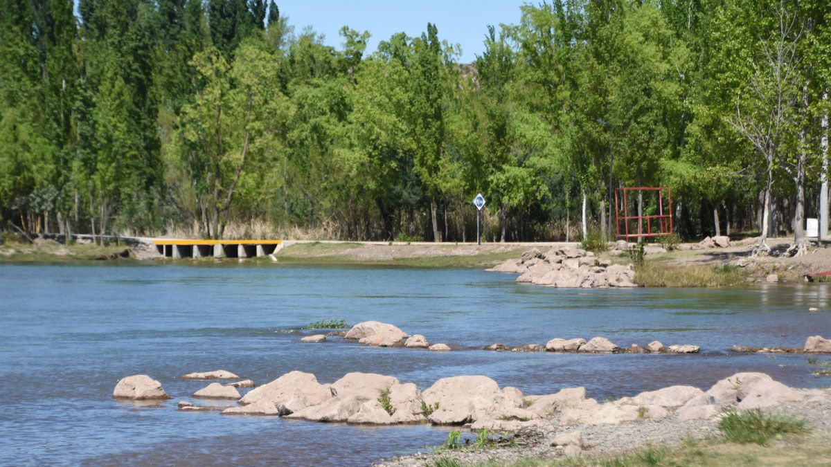 Desde este martes aumenta el caudal del río Limay