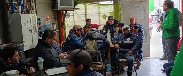 En las asambleas de trabajadores, hay disconformidad con el acuerdo salarial firmado por el Ejecutivo local con UPCN y Sitramuci. Así lo afirman en la dirigencia de los gremios ATE y Soyem. También se cuestiona que no se prevea nada por el Día del Empleado Municipal. 