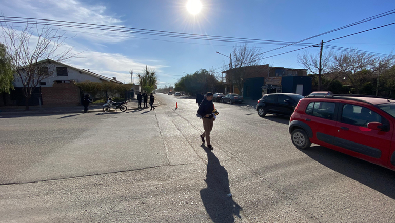 Jimena, conductora del Fiat Uno mencionó que ella estaba en su paso cuando la moto decidió avanzar.