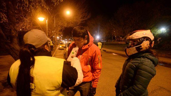 En Neuquén hay tolerancia cero para el consumo de alcohol al volante y la polémica ya cruzó el puente.