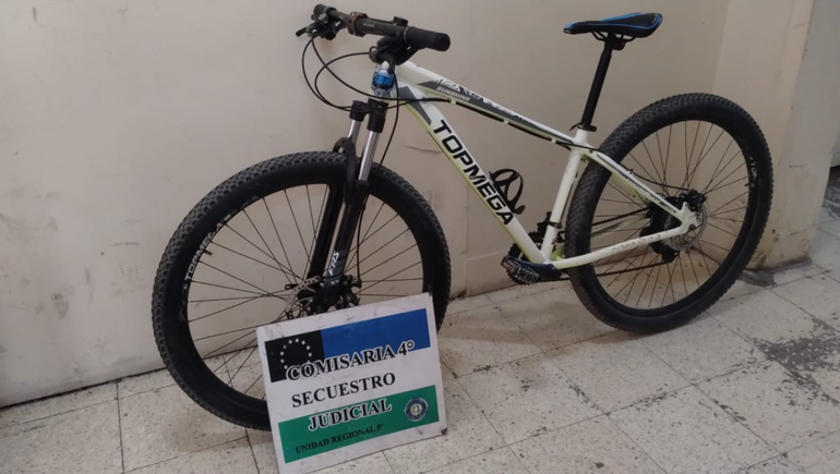 La bicicleta había sido robada días atrás, su propietaria la reconoció y llamó al 911.