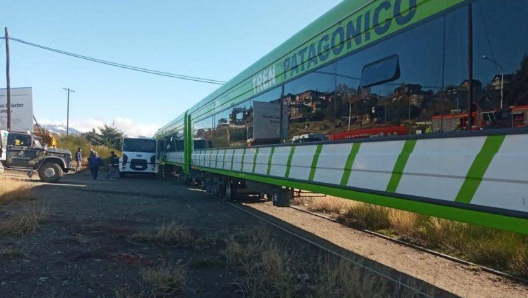 Una formación del Tren Patagónico fue embestida por un camión