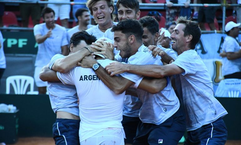 Argentina clasificó a las finales de la Copa Davis tras un triunfo para el infarto de Sebastián Báez