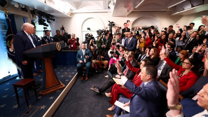 Guerra en la Casa Blanca: por qué las cadenas de TV le cortaron la cobertura a Trump | LMCipolletti.com Guerra en la Casa Blanca: por qué las cadenas de TV le cortaron la cobertura a Trump