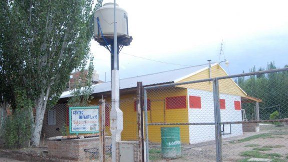 Hay críticas al trato hacia el personal en los centros infantiles y otras áreas.