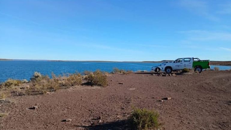 Tres pescadores del Alto Valle perdidos en Embalse Alicurá: perdieron contacto con sus familiares