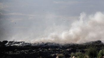 por un incendio en el basural, la ciudad volvio a despertar con humo