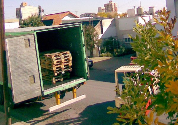 Sin solución por camiones en la calle