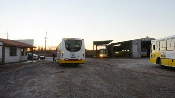 Sin colectivos en Neuquén por una protesta de madres