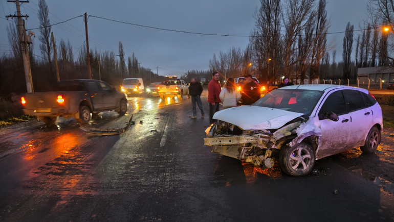 Fuerte choque en Ruta 151: una familia fue trasladada al hospital de Cipolletti
