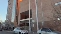 confirman el sobreseimiento de un empresario acusado de violar la restriccion de acercamiento a sus hijos