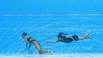 Se desmayó y casi muere ahogada en pleno mundial de natación