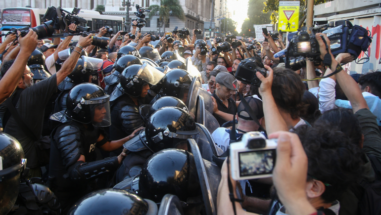 El poder político registró el mayor porcentaje de ataque a la libertad de prensa en 2024 según el último informe anual de FOPEA.