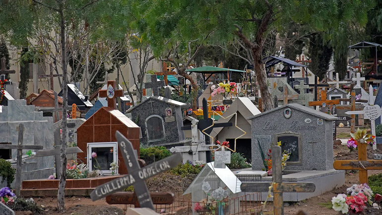 Robo de bronce: se llevaron 100 placas del Cementerio El Progreso en una semana