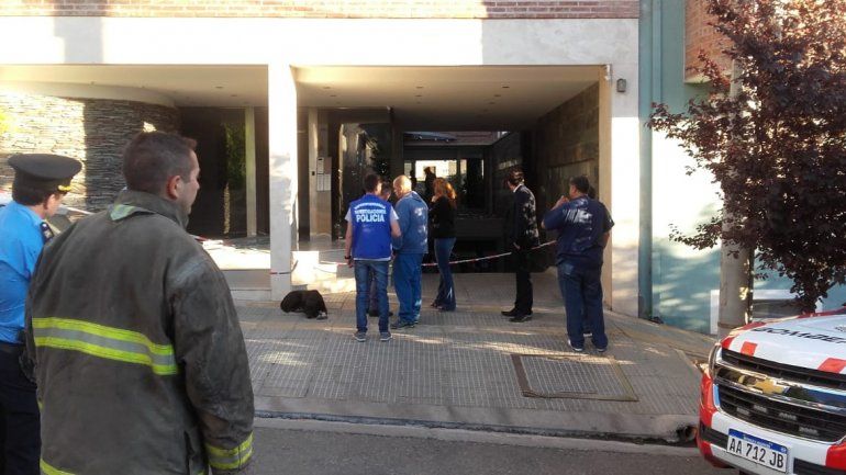 Mataron a un joven en Neuquén y quisieron prenderle fuego el departamento