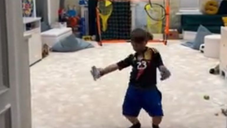 Mega crack: así ataja penales el hijo del Dibu Martínez en su casa de Inglaterra