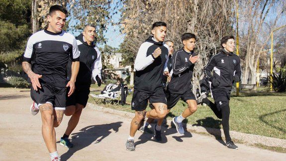 Hay fútbol en La Visera y se perfilan los 11 titulares