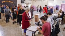 Los habilitados a votar deberán hacerlo con el DNI que figura en el padrón o uno posterior.