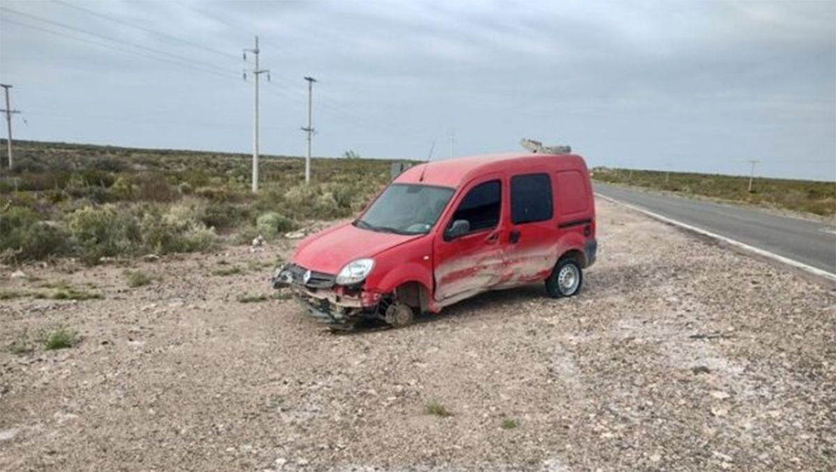 Un camión mosquito perdió un auto en medio de la Ruta 151