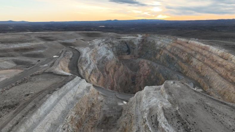 La mina a cielo abierto Manantial Espejo anunció formalmente su plan de cierre social el último miércoles junto a la Secretaría de Minería de Santa Cruz. 