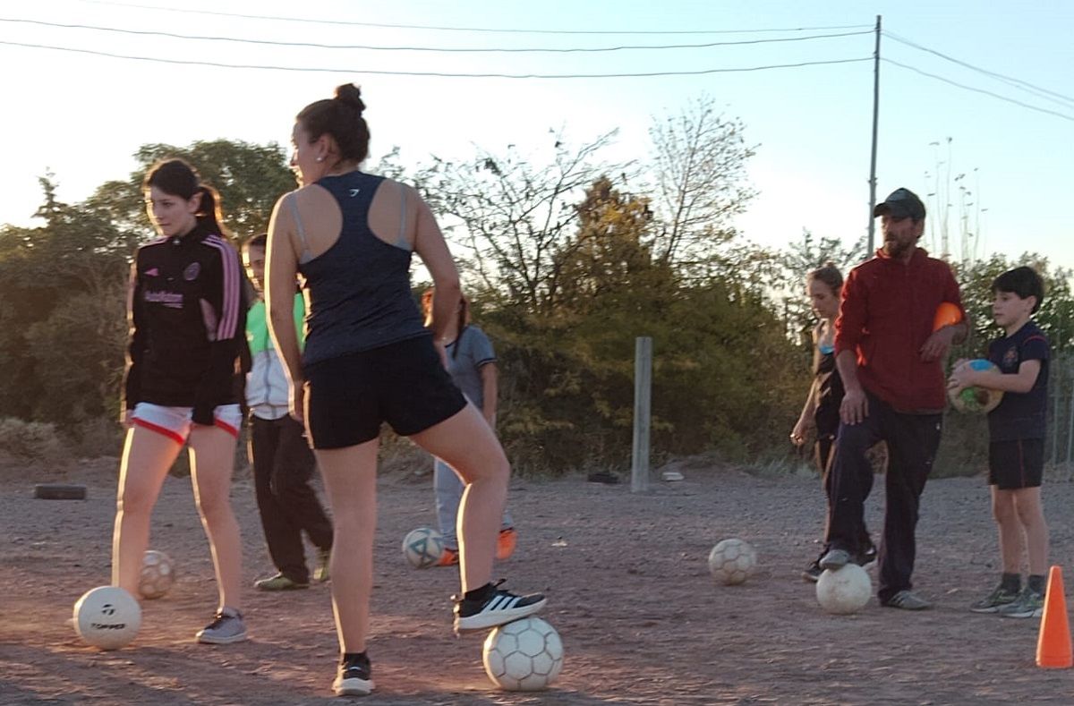 El Club Social y Deportivo Balsa Las Perlas busca jugadores para seguir creciendo.