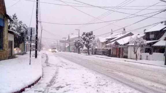 El temporal de nieve dejó a 15 mil vecinos de Bariloche sin luz