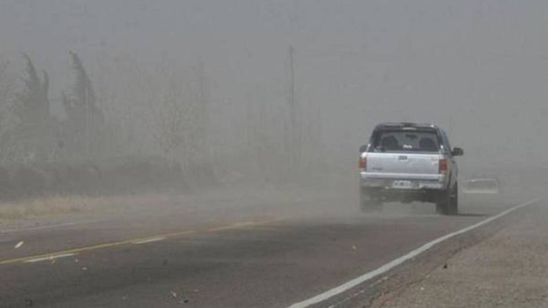 Se va a volar todo en los últimos días del mes: alerta por vientos de más de 100 km/h