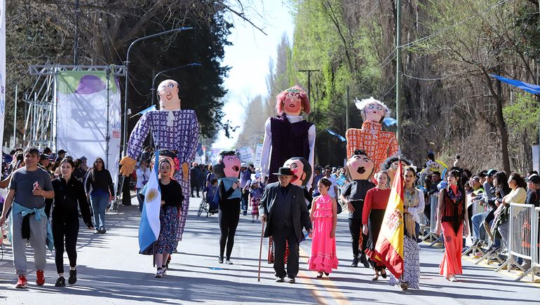 Aniversario de Neuquén: las mejores fotos del desfile