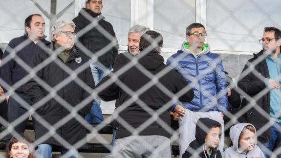 Pedro Gutiérrez (izq.), reciente vicepresidente de la institución albinegra, será el representante de Cipolletti en la mesa de los dirigentes.