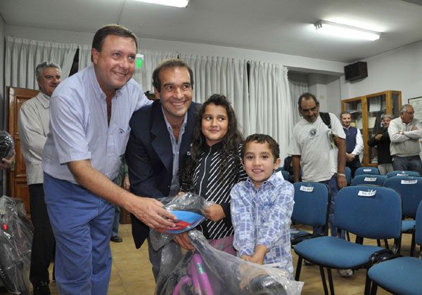 Entregaron bicicletas a alumnos destacados