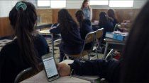 El uso de celulares en las escuelas, es un dilema de nunca terminar.