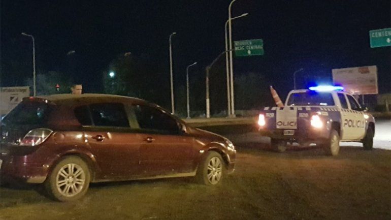 Manejaba borracho y se quedó dormido en medio de la Ruta 7
