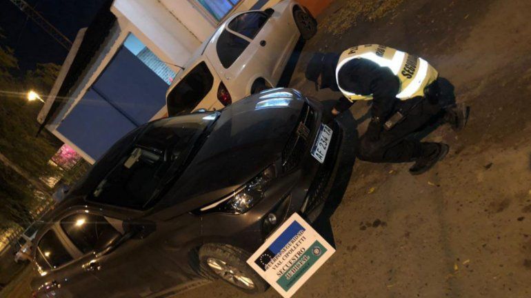 Iba en un auto robado y con patentes truchas: el conductor es un paraguayo