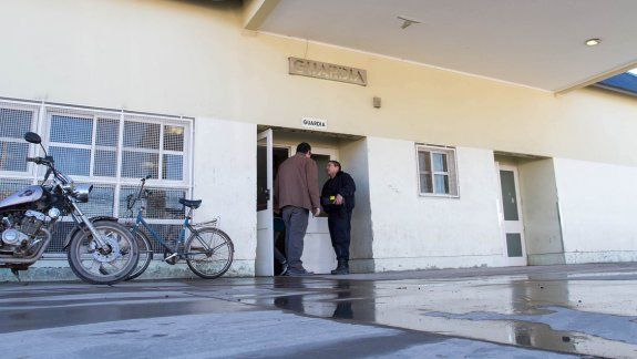 El último ataque contra la chica de 15 años se produjo el domingo. Con múltiples lesiones e inconsciente, ingresó a &nbsp;la guardia del hospital de Cipolletti.