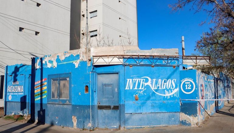 La última imagen del kiosco Alonso. El municipio derribó toda la construcción porque se había convertido en aguantadero.&nbsp;