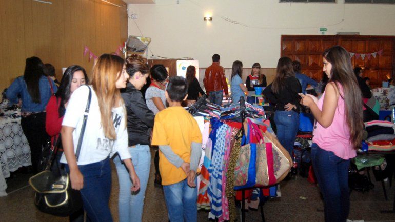 Fiesta de artesanos regionales en el Círculo Italiano