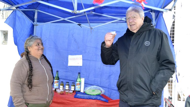 Los vecinos ya la conocen y llegan de distintos barrios para tomar caña con ruda y pedir los tres deseos.