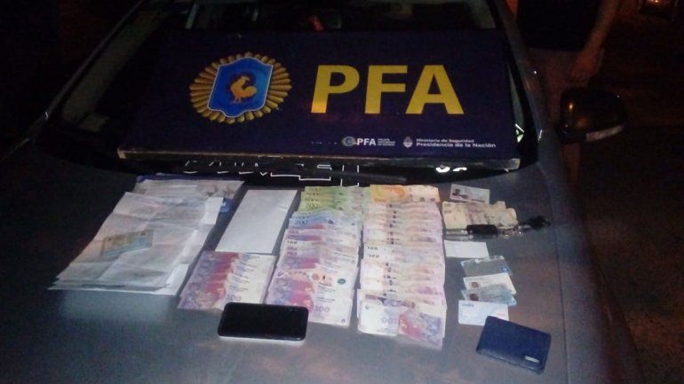Atraparon a dos dealers cipoleños con droga y plata