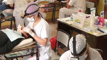 Tres docentes y futuros egresados realizaron controles en Colán Conhue.