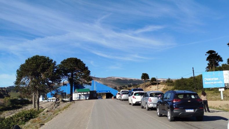 En los pasos fronterizos a Chile suelen surgir problemas por el olvido de un pequeño detalle de los DNI